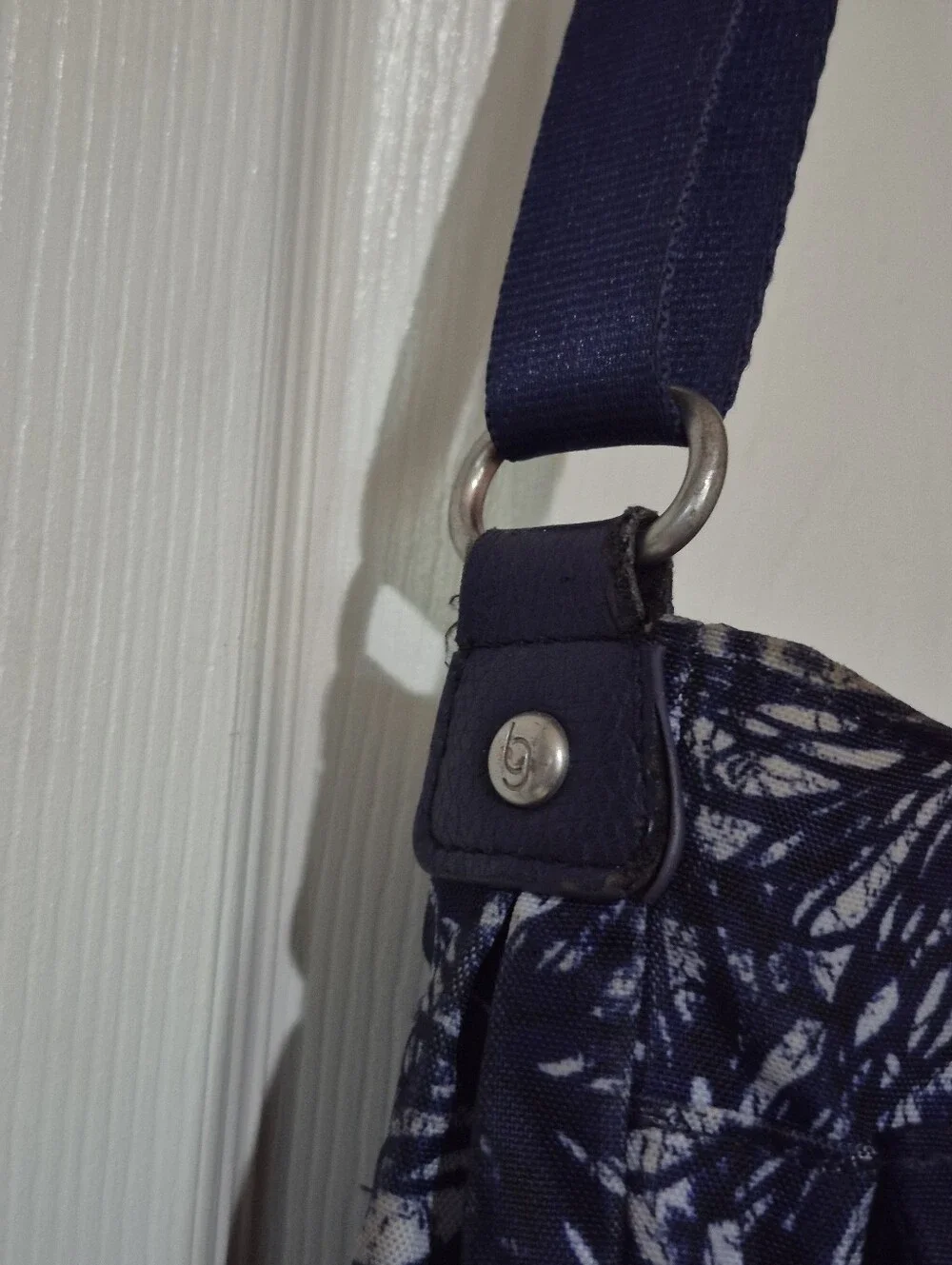 Baggalini Day trip Hobo Crossbody Bag In Navy Blue Floral